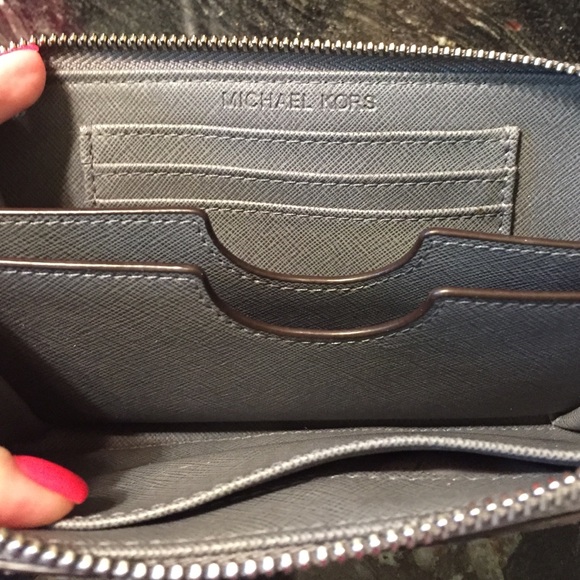 🆑👊WorkWeek Chic HP👊Michael Kors Wallet Wristlet - Picture 4 of 4